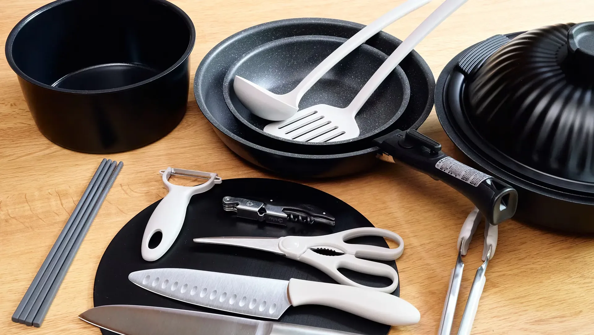鍋・フライパン・包丁などの調理器具